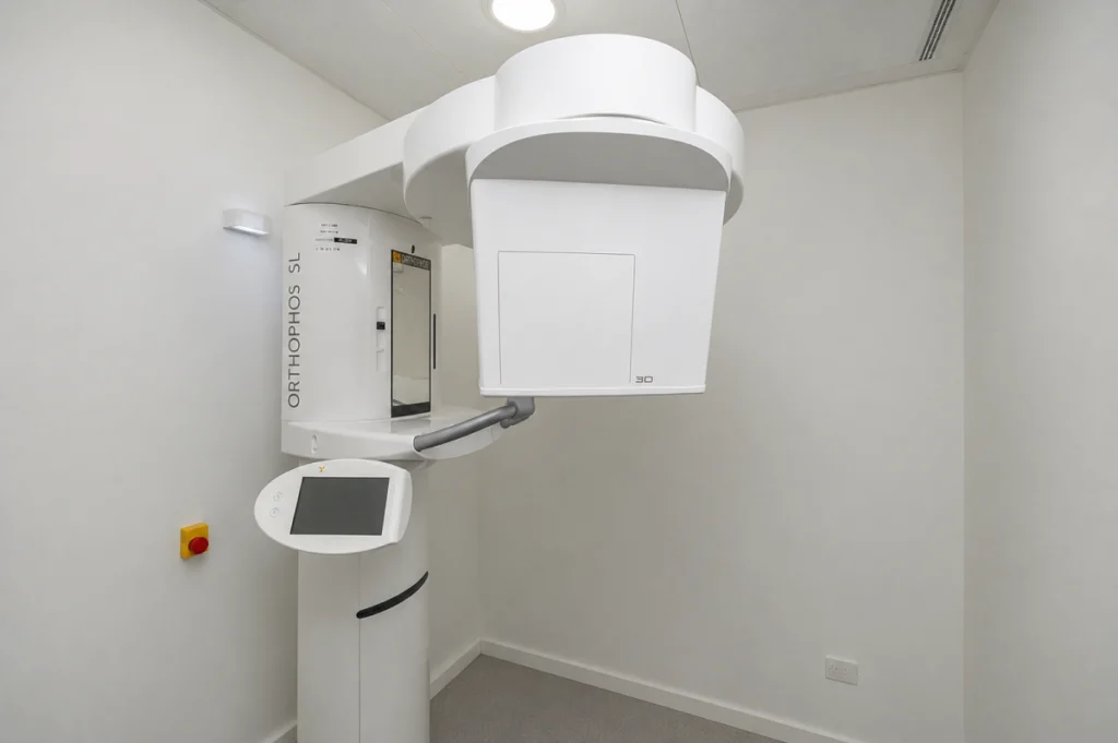 Appareil de radiographie panoramique Orthophos SL dans le cabinet